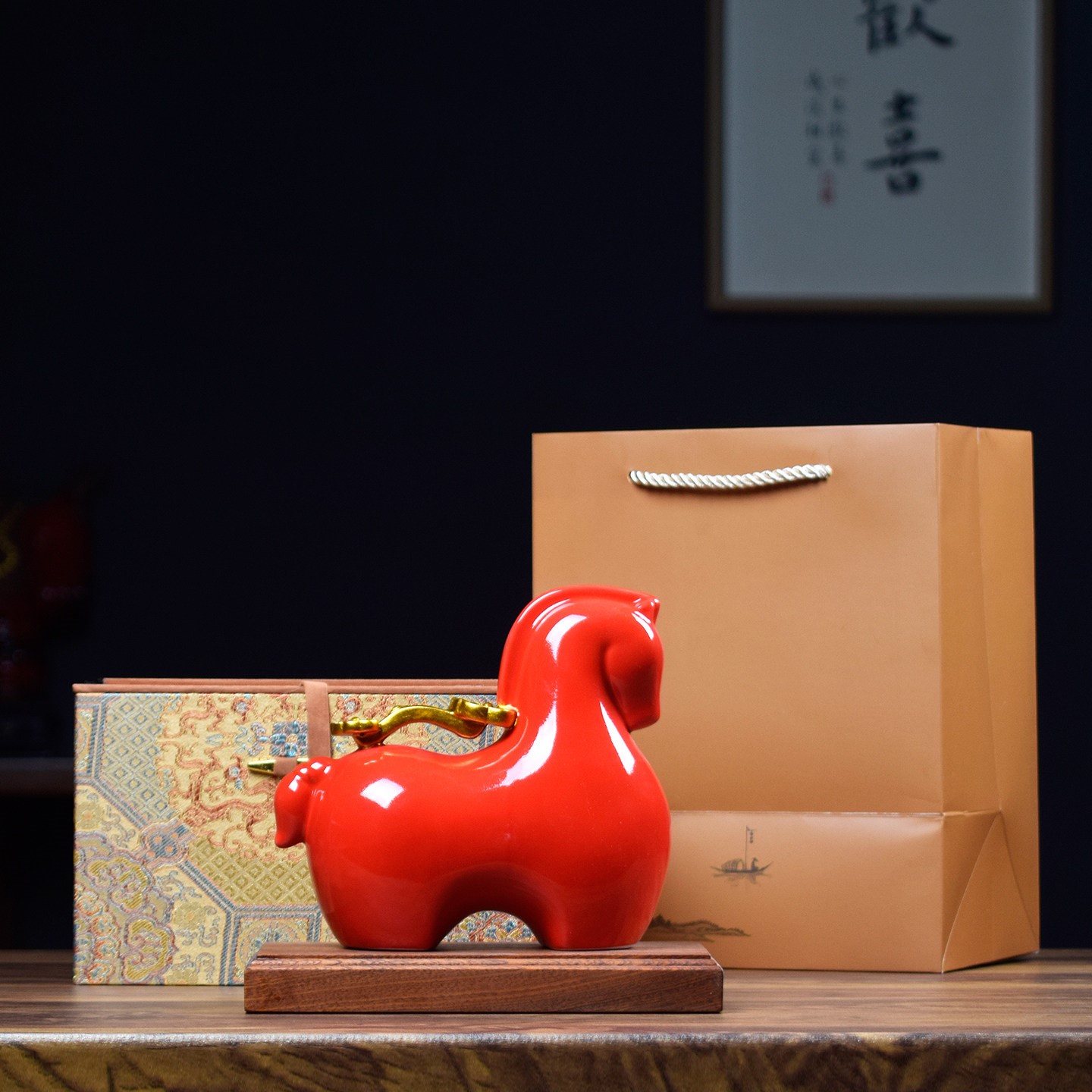 如意唐马 / 红釉 + 底座（礼盒装）
