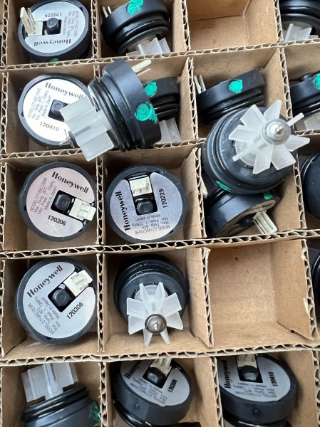 Honeywell C7195C1009B Water Flow Sensor 80°C 1.72MPa Brand New