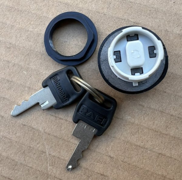 Germany RAFI Key Lock Switch Thread Diameter 16mm  45° Rotation Self-reset  Brand New