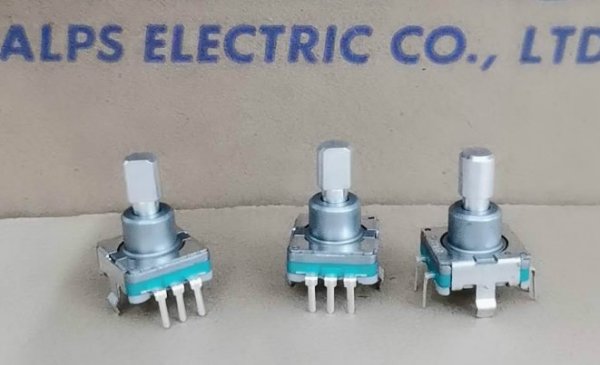 Toyota domineering car CD volume rotary potentiometer 360 degree rotary key switch encoder 5-pinALPS