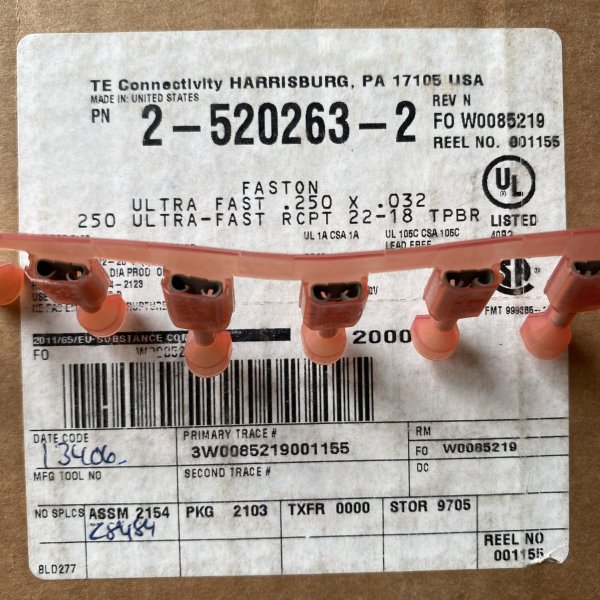 TE American AMP 2-520263-2 Male Female Plug Terminal 6.3mm Spring Insert Terminal with Cover 22-18