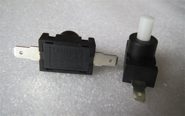 TA2TAIHENG Midea Yili 2-leg self-locking vacuum cleaner wall breaker power switch flat foot 6A250V