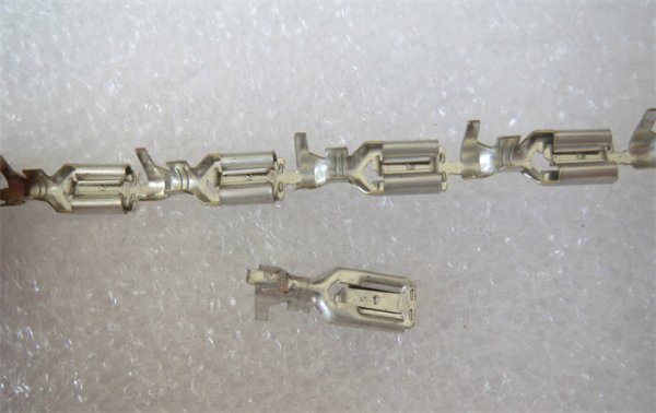 173724-1 Positive Lock Quick Disconnects Tyco TE/AMP