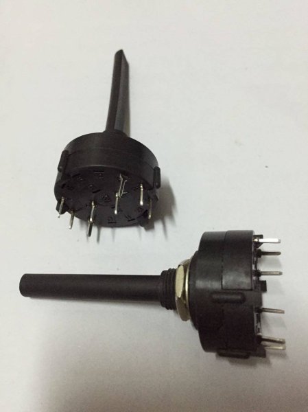 US C&K Rotary Switch 2.5A 125VAC, 1A 250VAC  8-Pin 3-Position  half Shaft New