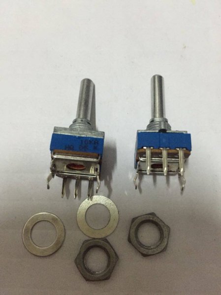 CRC12 Potentiometer Center Detent Vertical Single Unit  A10K  Shaft Length 20mm  Brand New